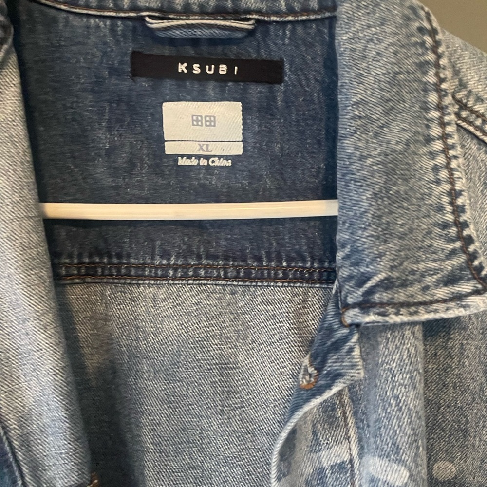 Men’s jacket, worn twice, price negotiable!